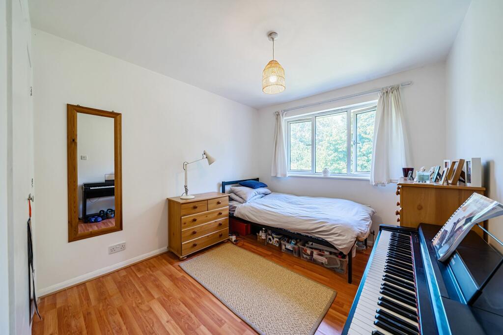 4 Rooms available in Canada Water